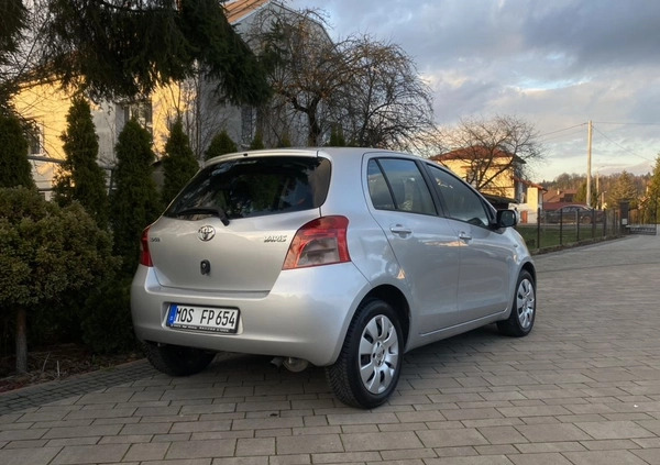Toyota Yaris cena 16500 przebieg: 145000, rok produkcji 2007 z Częstochowa małe 137